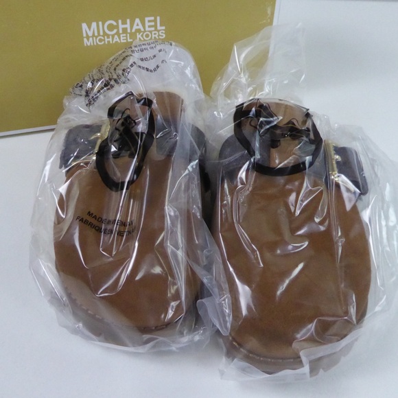 Michael Kors Judd Closed Toe Suede Leather Slip On Clog Lug Sole Slides NIB - Picture 2 of 10